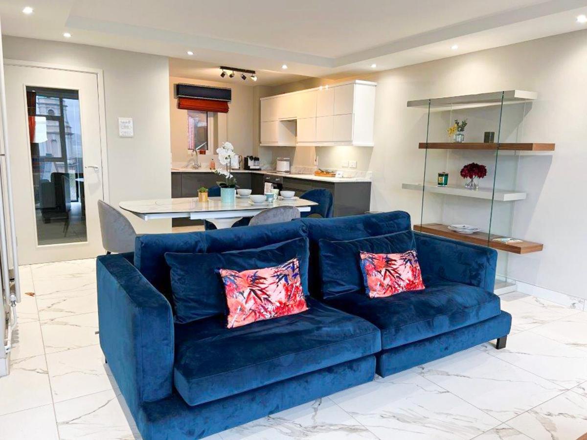 Modern Luxurious Apartment W/ Patio Balcony & View Jordanstown Екстериор снимка