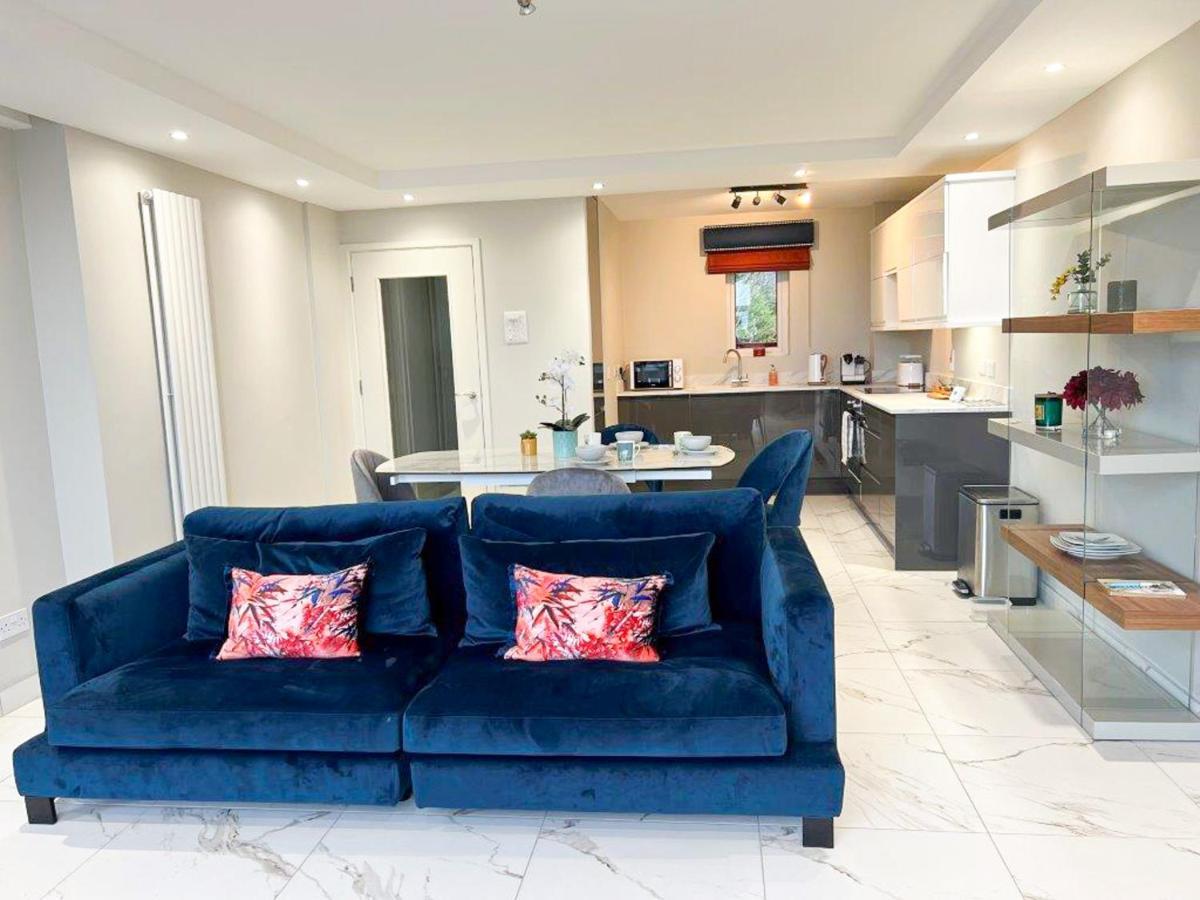 Modern Luxurious Apartment W/ Patio Balcony & View Jordanstown Екстериор снимка