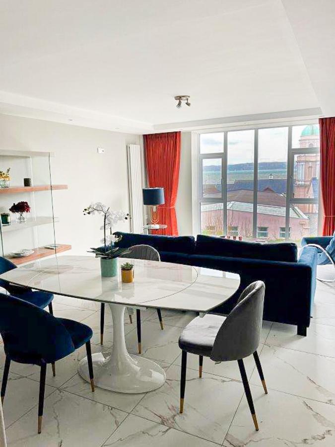 Modern Luxurious Apartment W/ Patio Balcony & View Jordanstown Екстериор снимка