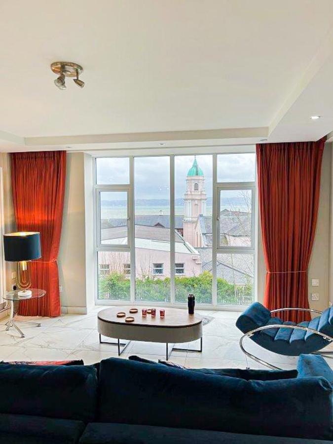 Modern Luxurious Apartment W/ Patio Balcony & View Jordanstown Екстериор снимка